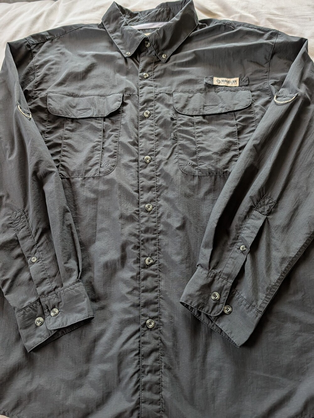 Magellan Outdoors Men's Button Up Shirt Size Large Long Adjustable Sleeves.